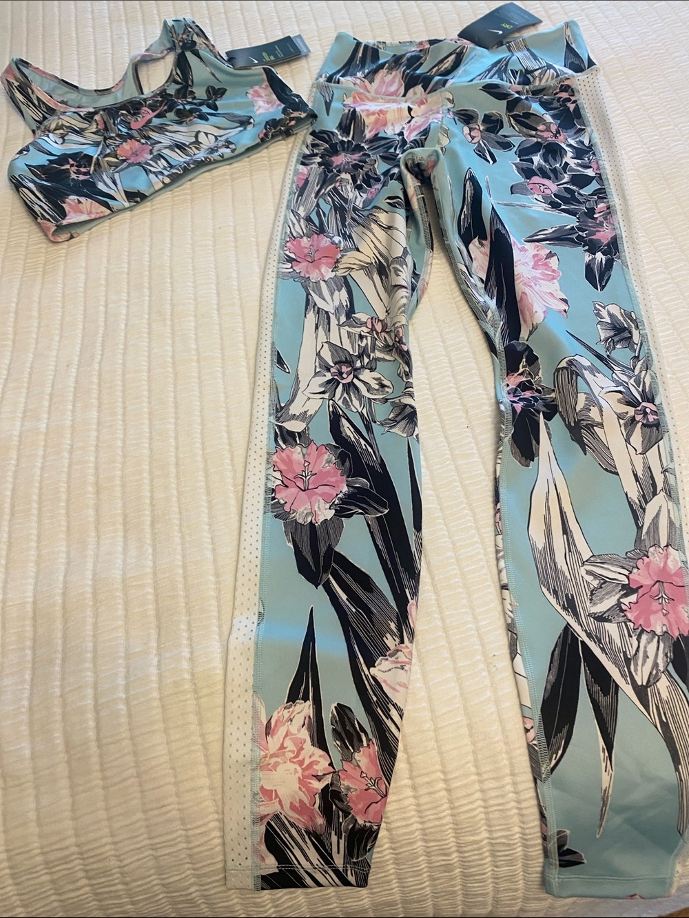 Nike Bundle S/M bra leggings NWT